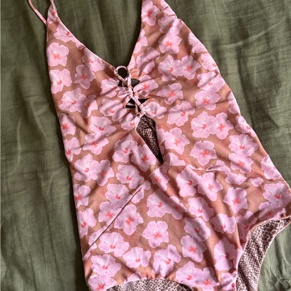 Acacia Kokomo one-piece in capsule mahalo XL